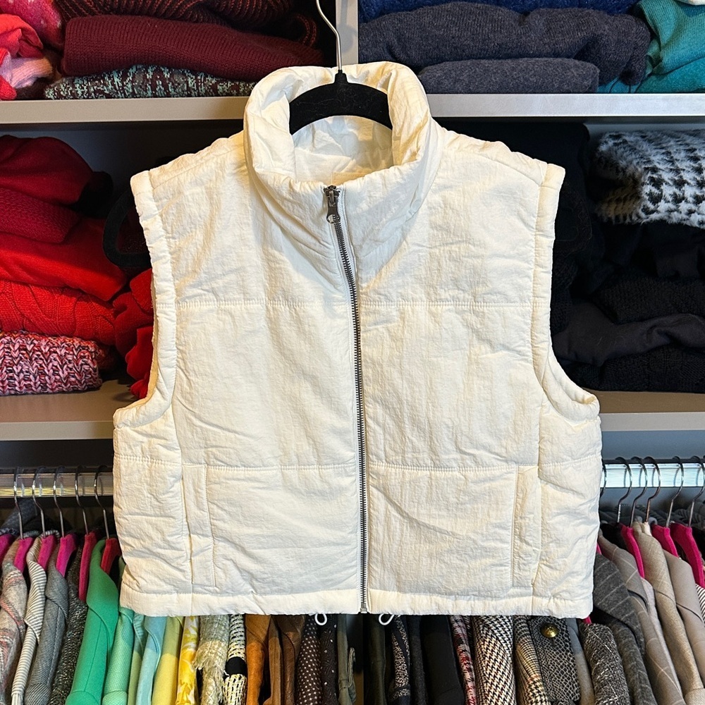 Thread & Supply white front zipper closure 2 pocket puffer vest size S